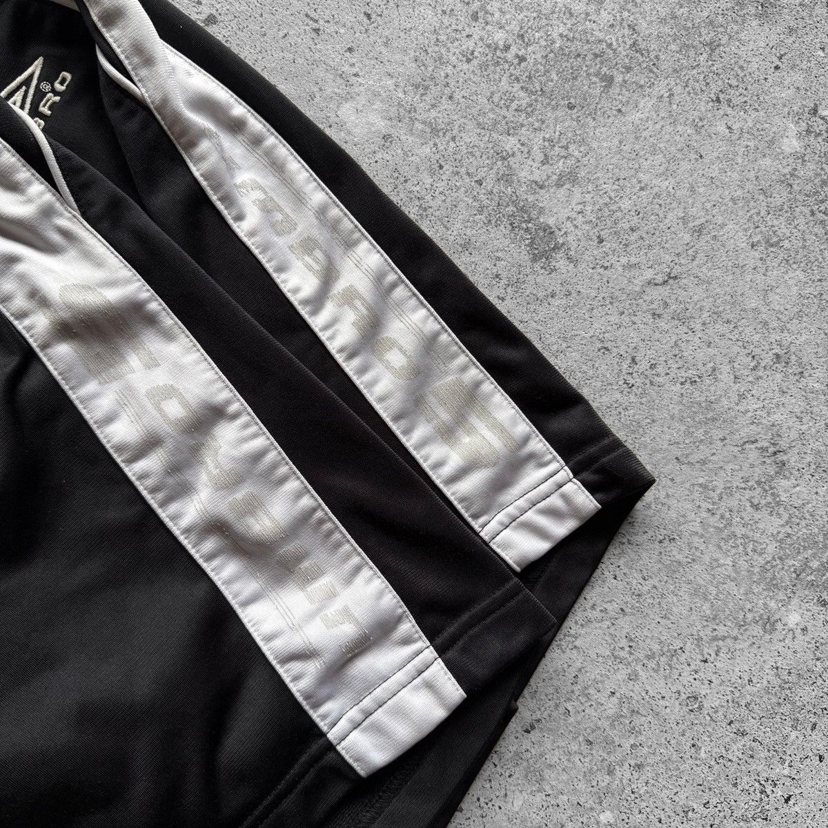 Umbro Umbro Mens Black White Vintage Panel Sport Shorts Small Logo Size US 30 / EU 46 - 4 Thumbnail