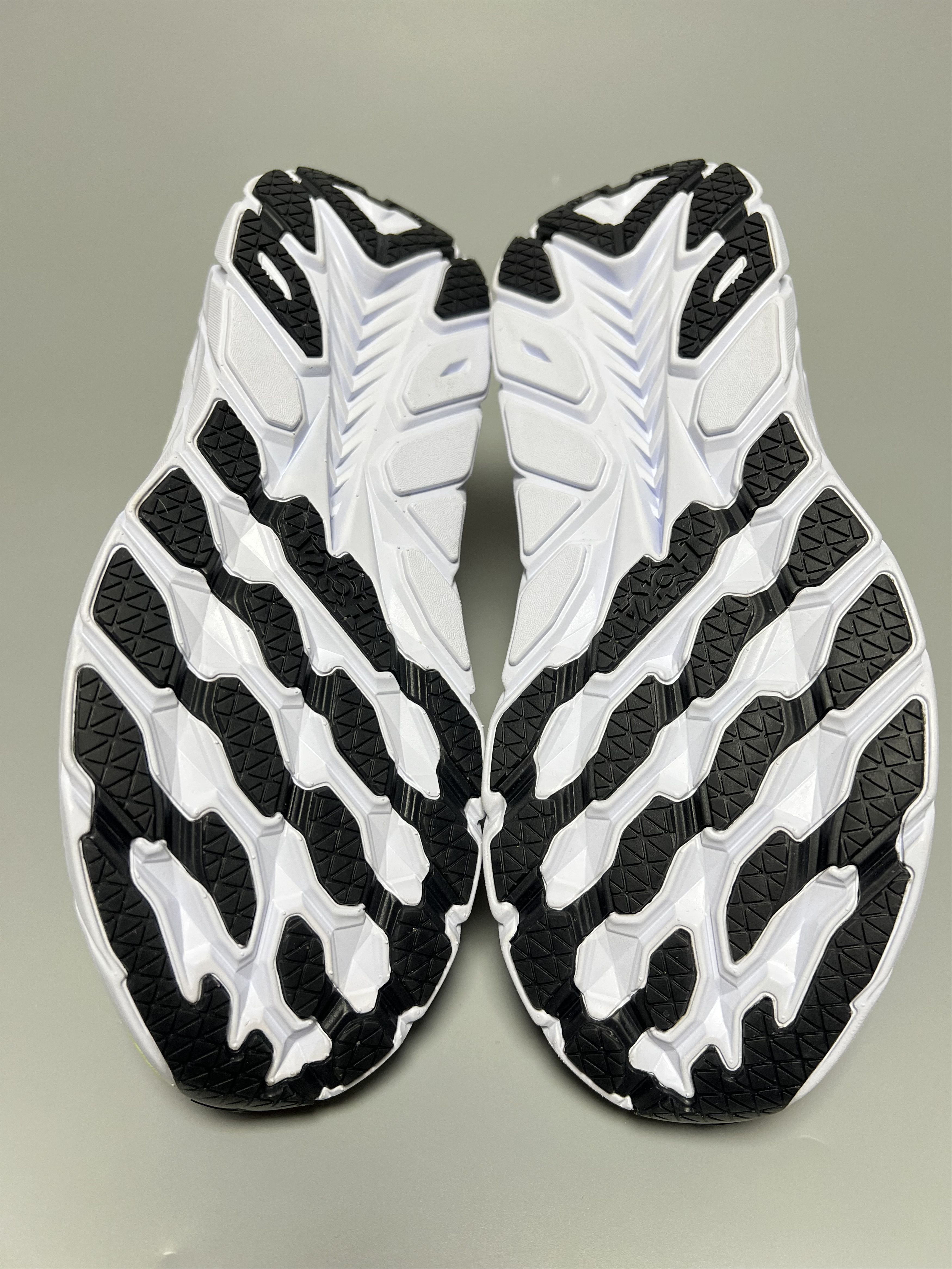 Hoka 9.5B Hoka One One Clifton 8 Running Shoes Walking Gym Size US 9.5 / IT 39.5 - 14 Thumbnail