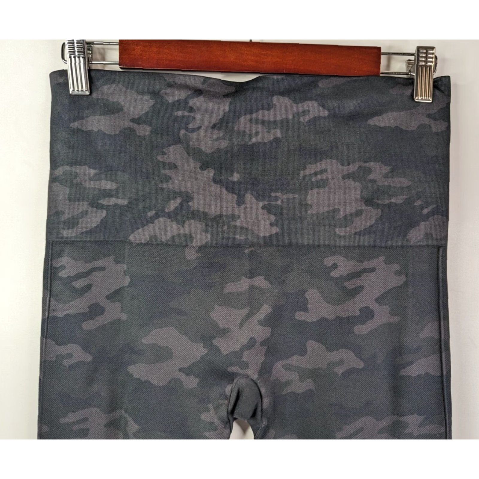 Spanx Spanx Look At Me Now Seamless Leggings Camouflage Black XL Womens Leggings Pull On (Camouflage) Size 40" / US 18 - 5 Thumbnail