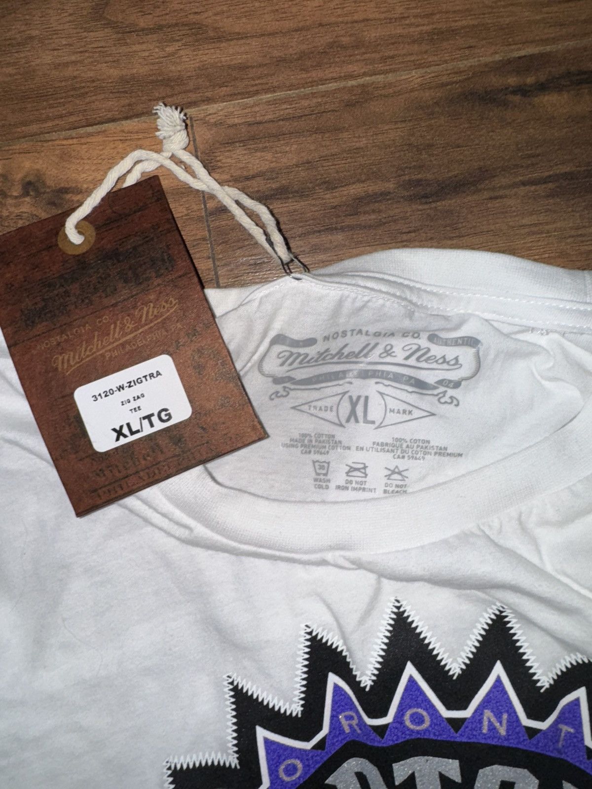 Mitchell & Ness × Vintage Vintage Mitchell and ness raptors tee Size US XL / EU 56 / 4 - 2 Thumbnail