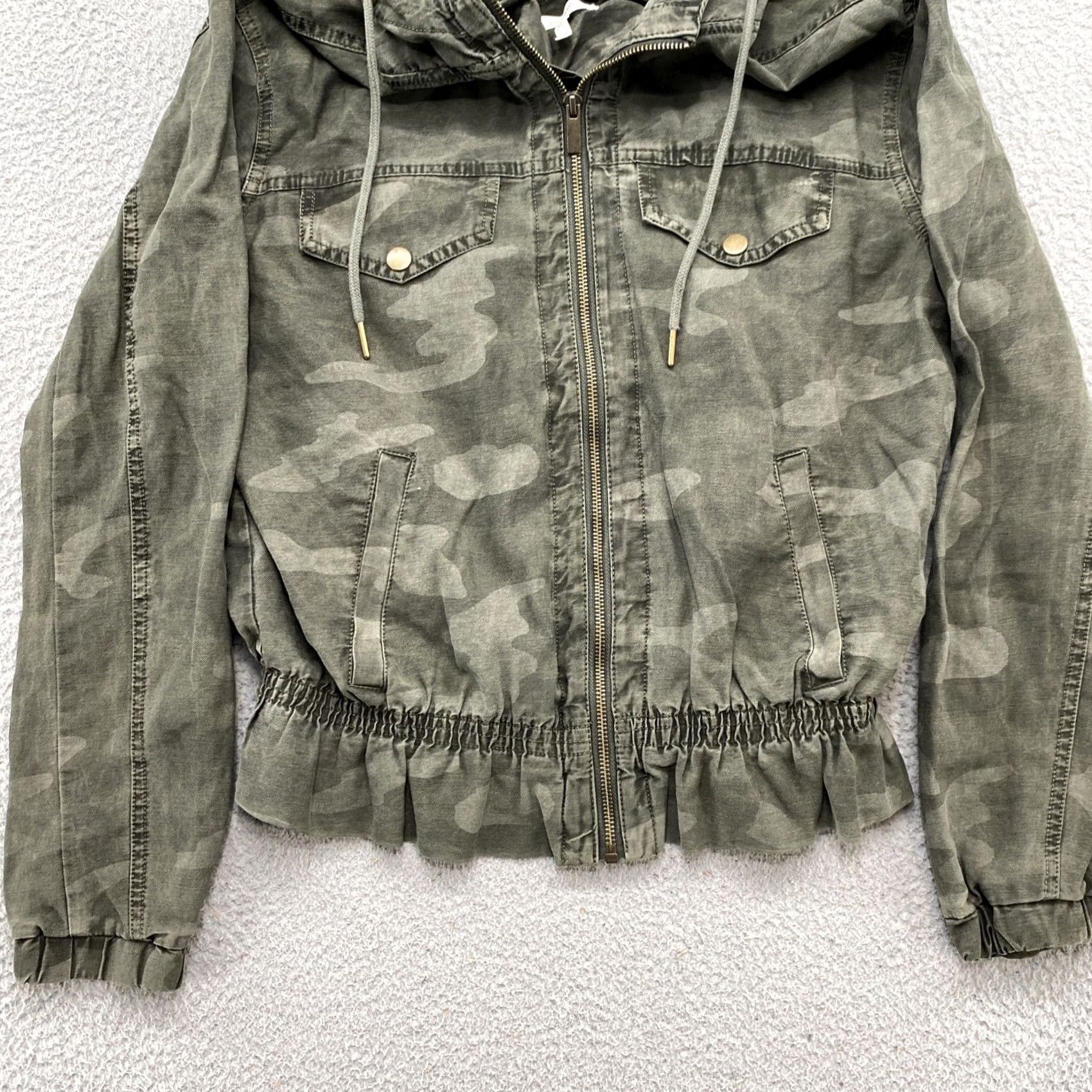 Vintage Maurices Women’s Rayon Full Zip Camo Hooded Jacket Size M Green Outdoor Military Jacket Size M / US 6-8 / IT 42-44 - 2 Thumbnail