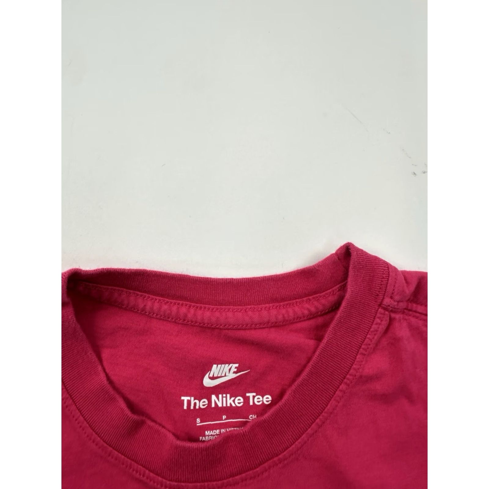 Nike Nike Shirt Womens Small Red Short Sleeve Front Mini Logo Sportswear Club Tee Size S / US 4 / IT 40 - 3 Thumbnail
