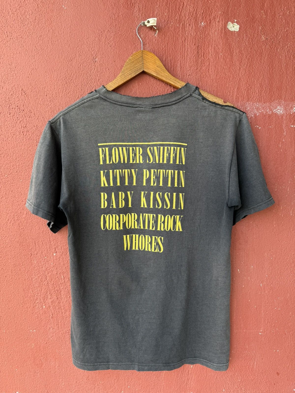 Band Tees Vintage Grunge Trash Y2K Sunfaded Nirvana Smiley 2003©️ Size US S / EU 44-46 / 1 - 2 Thumbnail