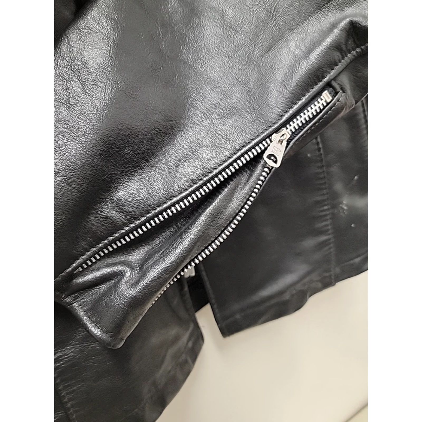 Vintage VINTAGE Excelled Leather Biker Bomber Jacket Mens 40R Black Zip Short Leather Motorcycle Casual Formal Party/Cocktail Men jacket Size US XXS / EU 40 - 4 Thumbnail