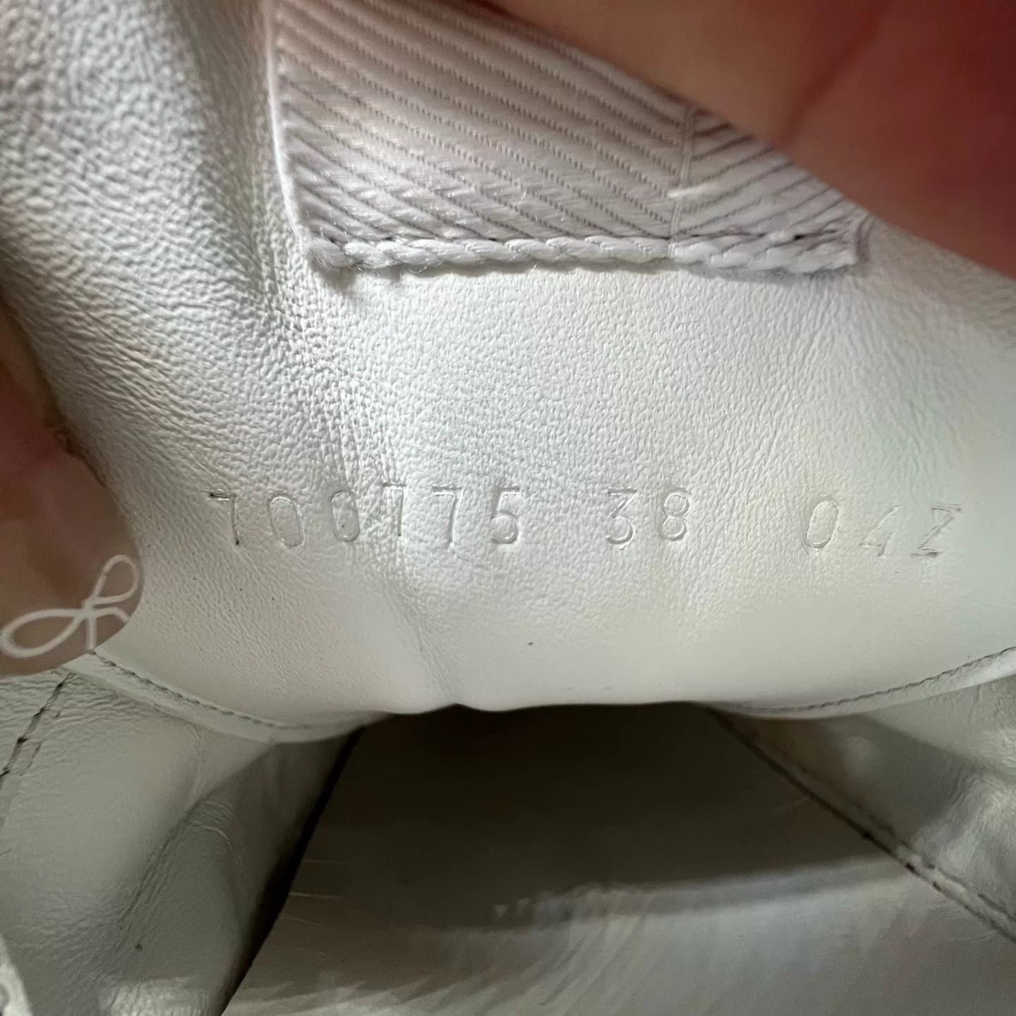 Gucci Gucci Biscuit Sneaker Women's 38 White & Gray Size US 7.5 / IT 37.5 - 7 Thumbnail