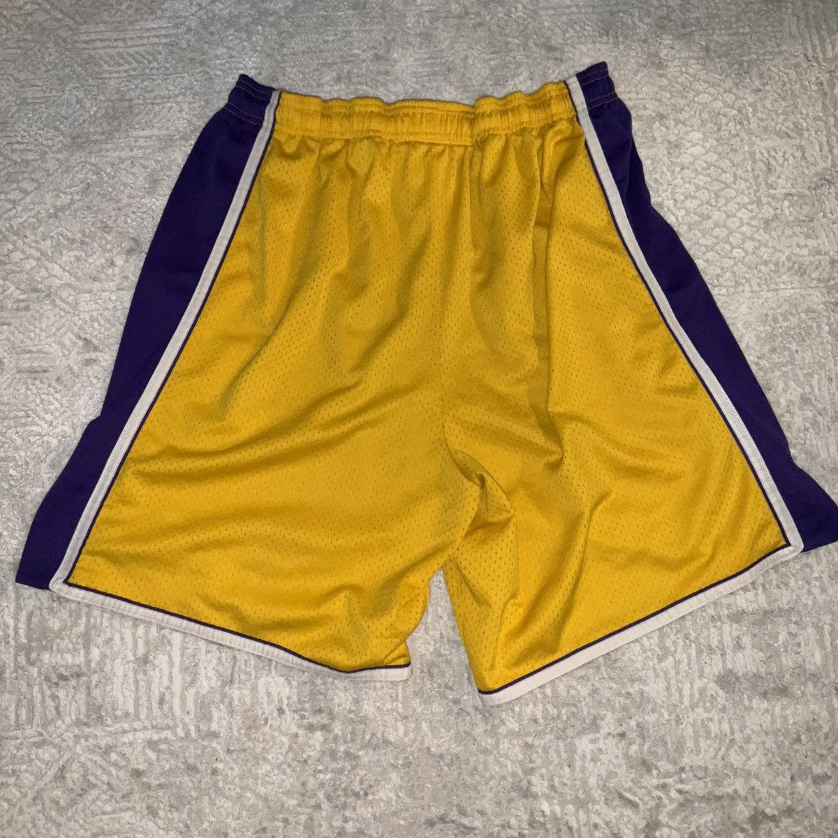 Nike Nike Lakers Vintage Mesh Shorts Size US 34 / EU 50 - 4 Thumbnail