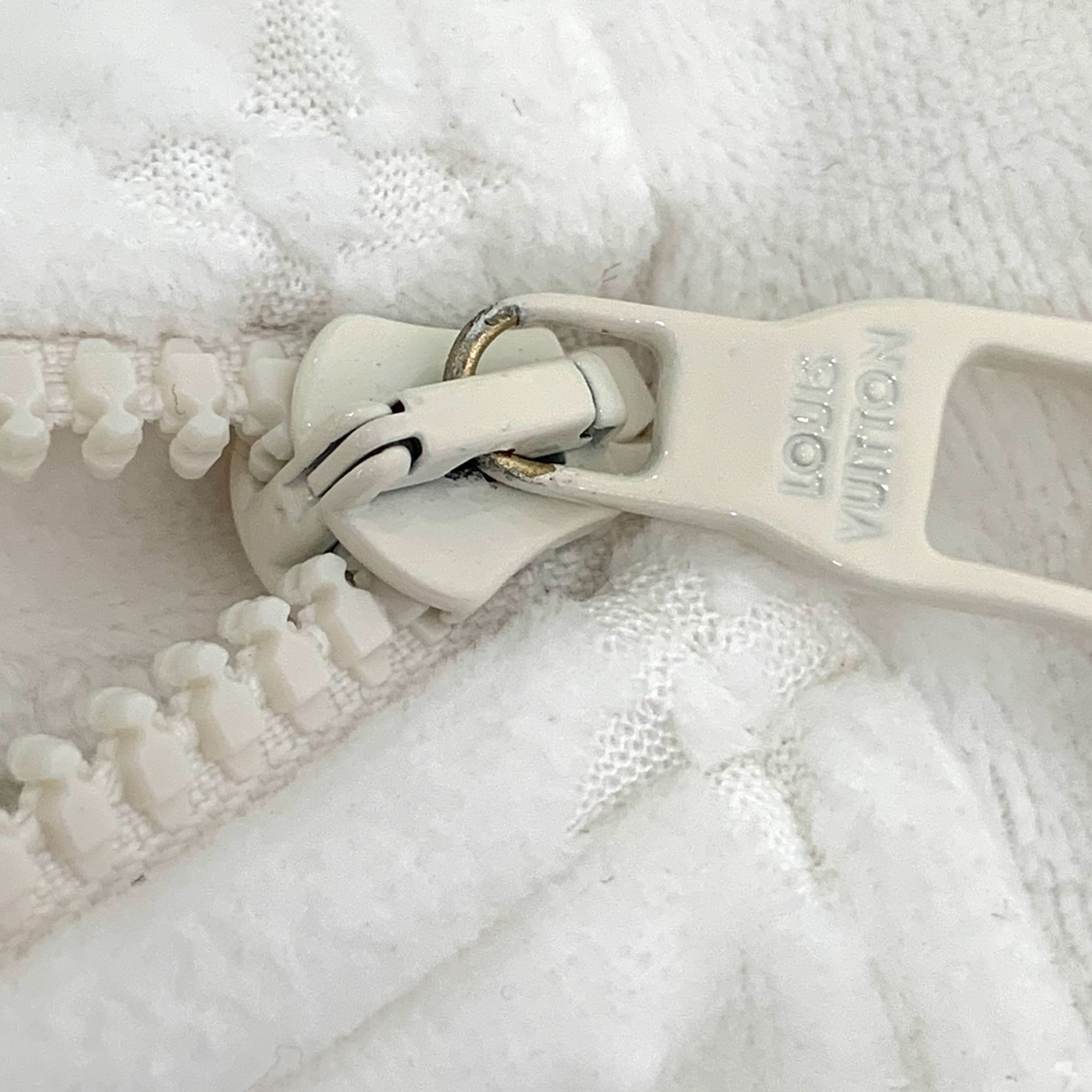 Louis Vuitton Louis Vuitton White Logo Embossed Half-Zip Cotton Sweatshirt Size US M / EU 48-50 / 2 - 2 Thumbnail