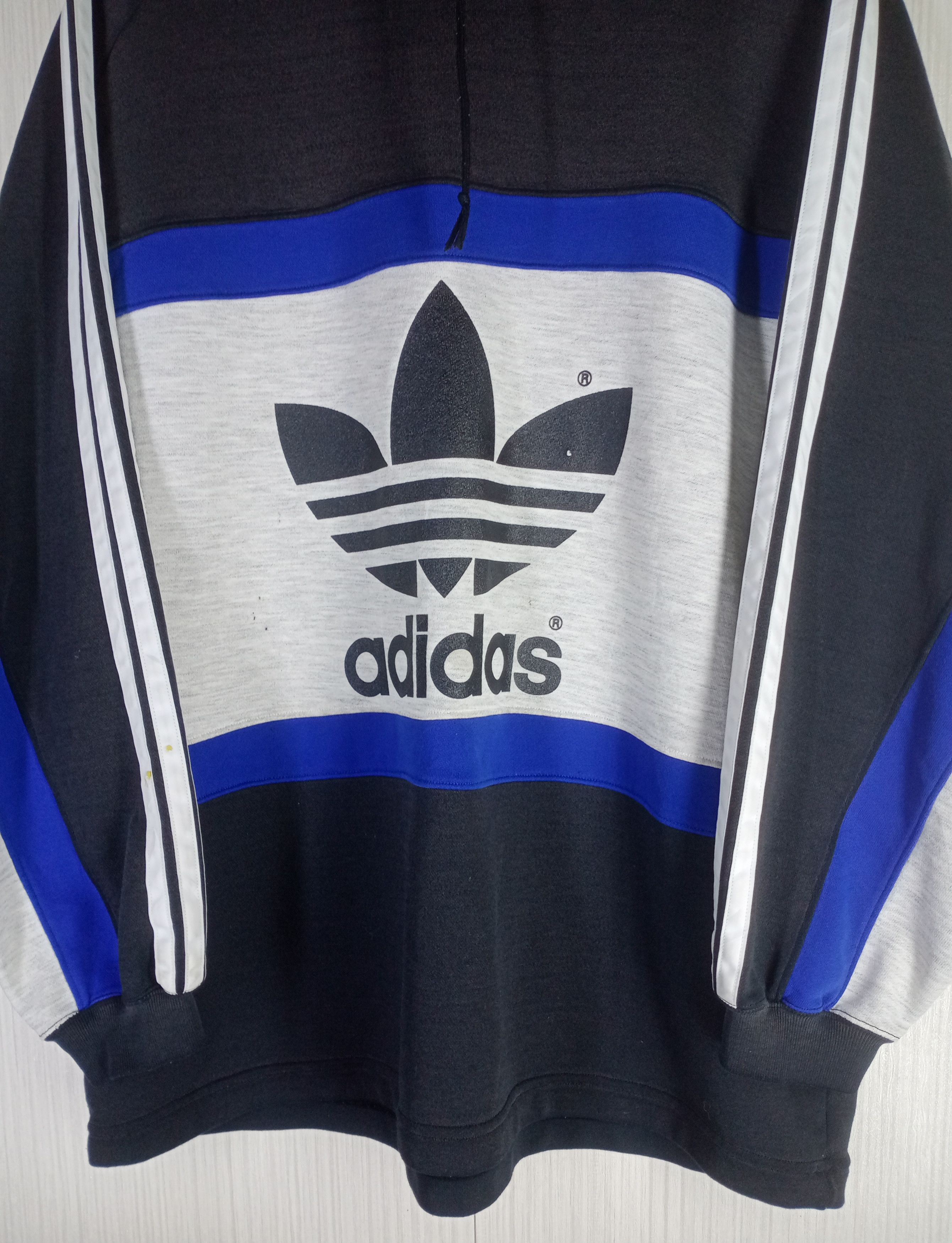 Adidas Rare Vintage 90s Adidas Trefoil Big Logo Sweatshirt Size US L / EU 52-54 / 3 - 3 Thumbnail