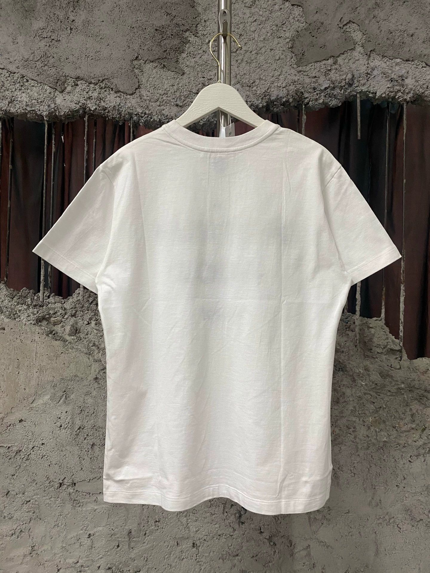 Louis Vuitton Louis Vuitton lv logo short-sleeve tee S Size S / US 4 / IT 40 - 2 Thumbnail