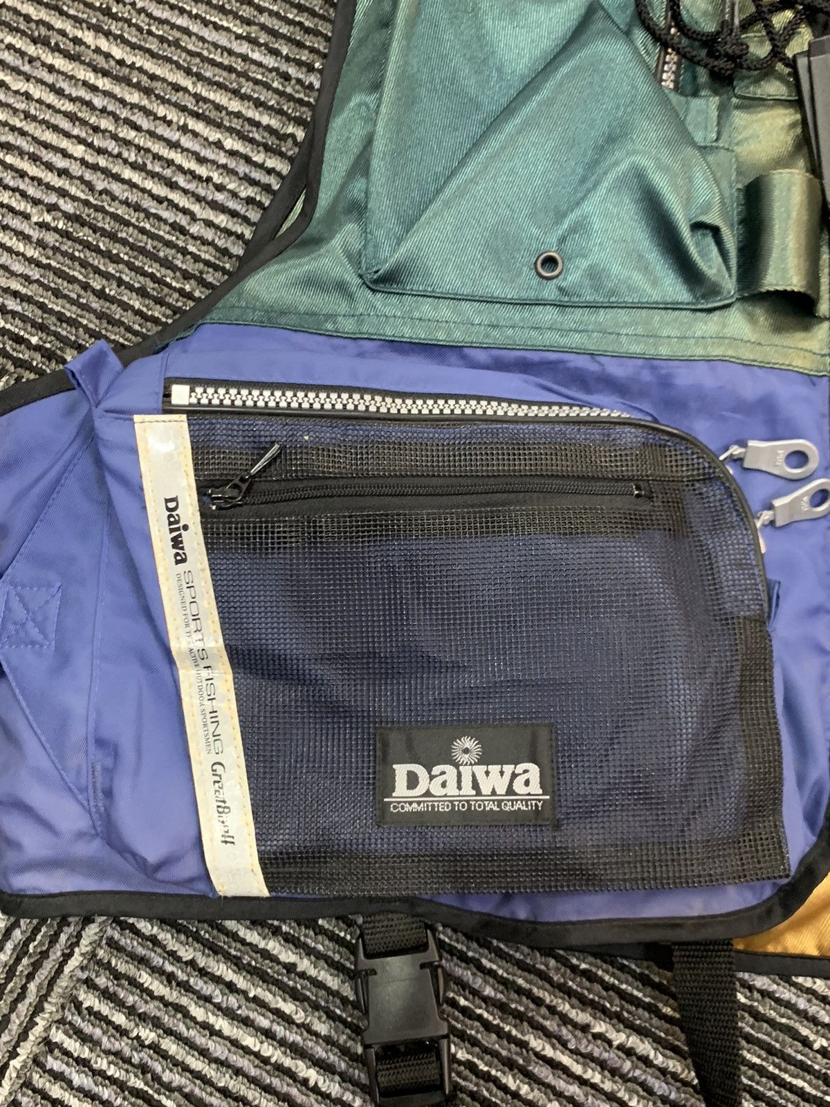 DAIWA Rare Design Vintage Brand Daiwa Greatbanff Fishing Vest 90s Size US L / EU 52-54 / 3 - 3 Thumbnail