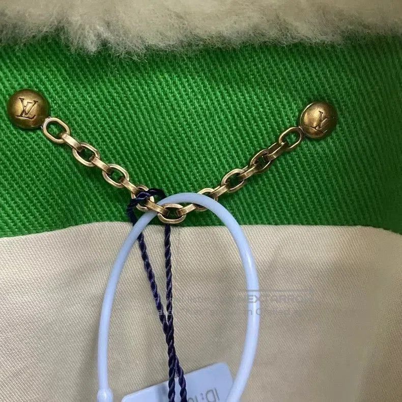 Louis Vuitton louis vuitton's new green lumber. Size US L / EU 52-54 / 3 - 3 Thumbnail