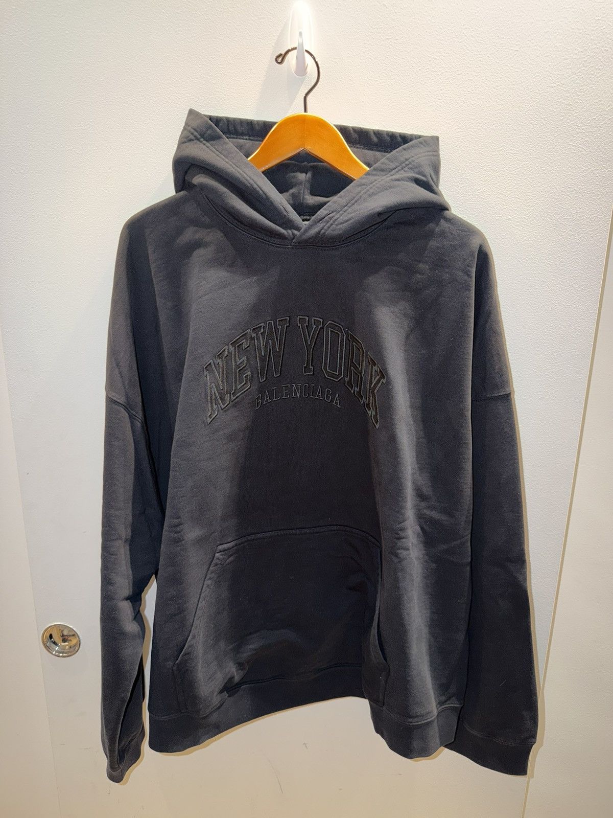 Balenciaga Balenciaga Embroidered New York Hoodie Black size 5 Size US M / EU 48-50 / 2 - 1 Thumbnail