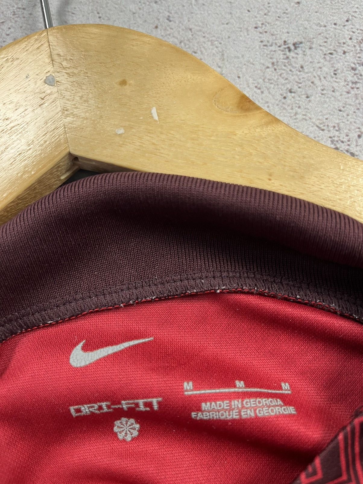 Nike LIVERPOOL 2022/23 PRE MATCH TRAINING SOCCER JERSEY NIKE Size US M / EU 48-50 / 2 - 4 Thumbnail
