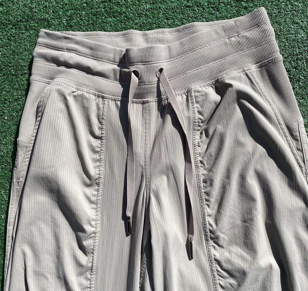 Lululemon Lululemon Dance Studio Greenish Grey Jogger Pants Size 4 Size 28" / US 6 / IT 42 - 2 Thumbnail