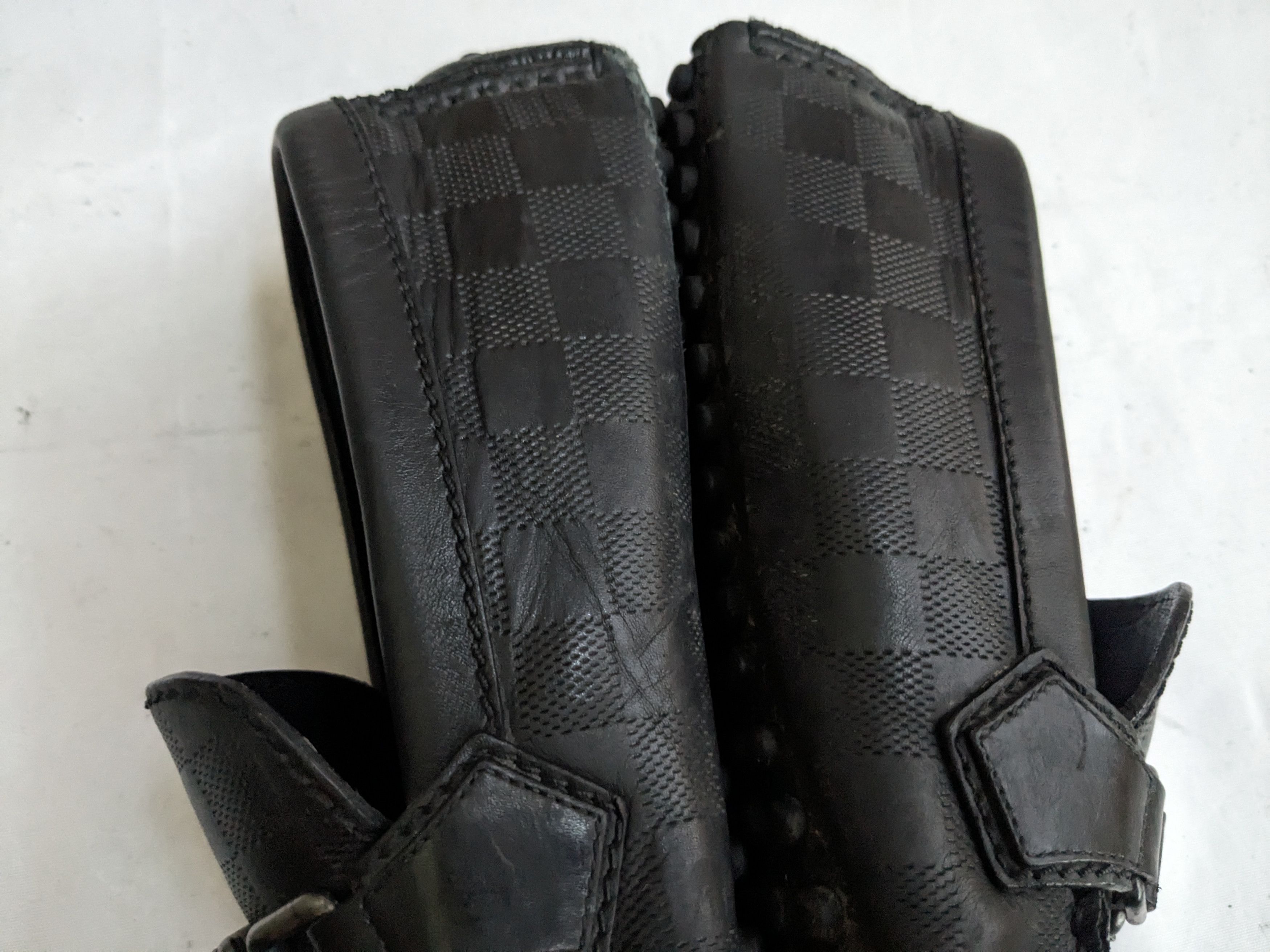 Louis Vuitton Louis Vuitton Driving Loafers Black 9 Leather LV Buckle Size US 9 / EU 42 - 6 Thumbnail