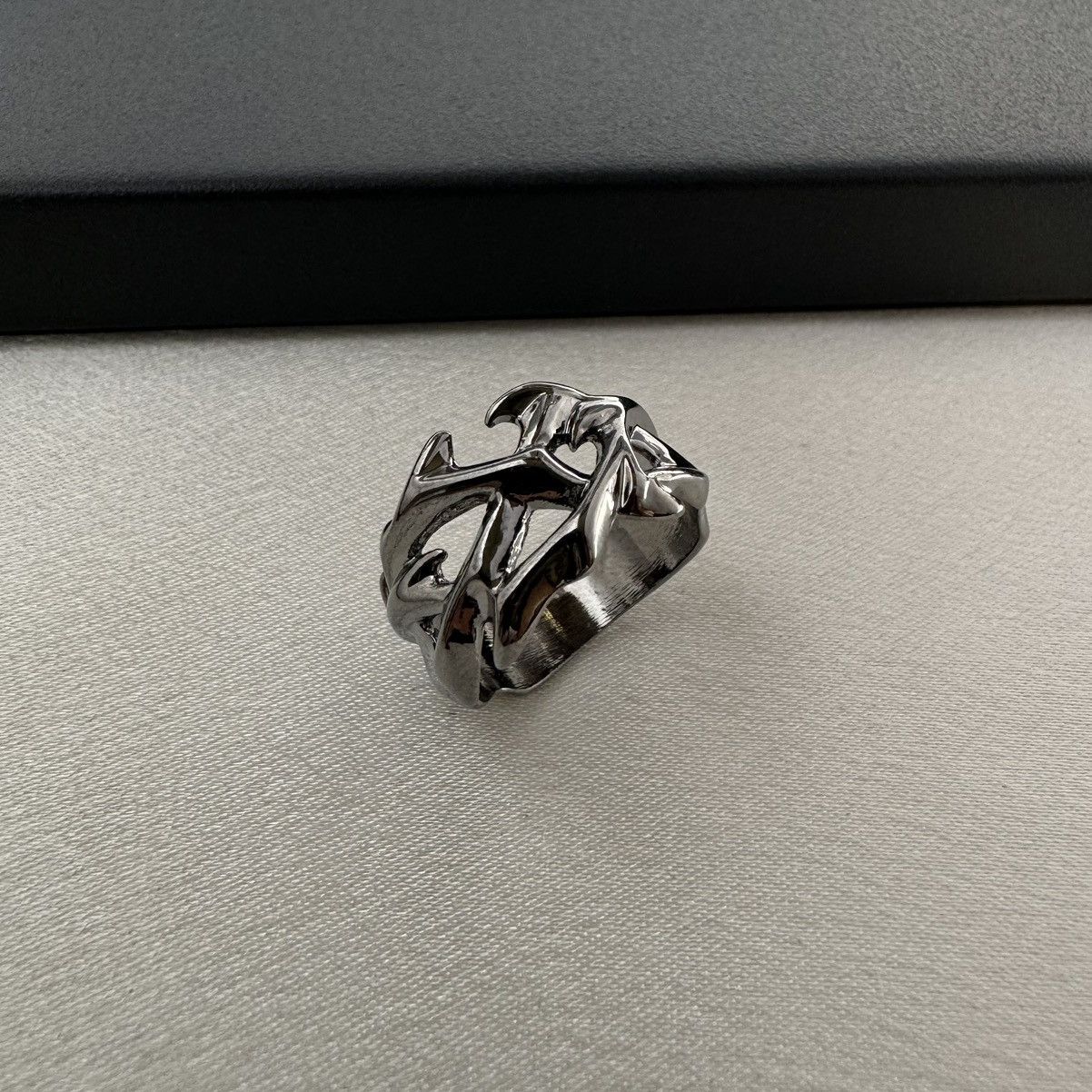 Other Hollow Design Thorns Ring for Men Women Hop Hop Punk Size 8 Size ONE SIZE - 4 Thumbnail