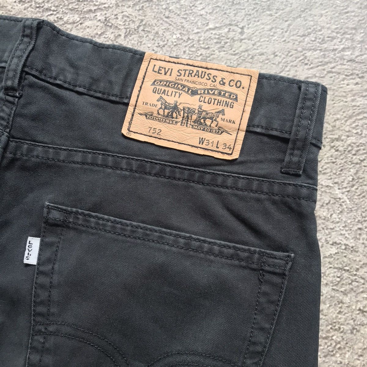 Vintage Vintage 90s Levis Baggy Relaxed Fit Streetwear Pants Logo 31 Size US 31 - 7 Thumbnail