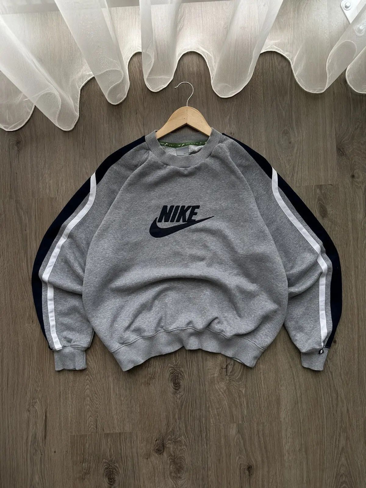 Nike × Nike ACG × Vintage Vintage Navy Nike Grey Sweatshirt Center Logo Size US L / EU 52-54 / 3 - 9 Thumbnail