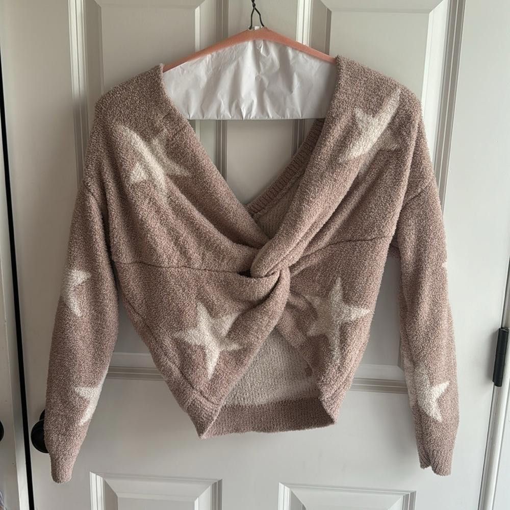 Francesca’s Wenny Star Knot Back Sweater Style: ST22S167-R