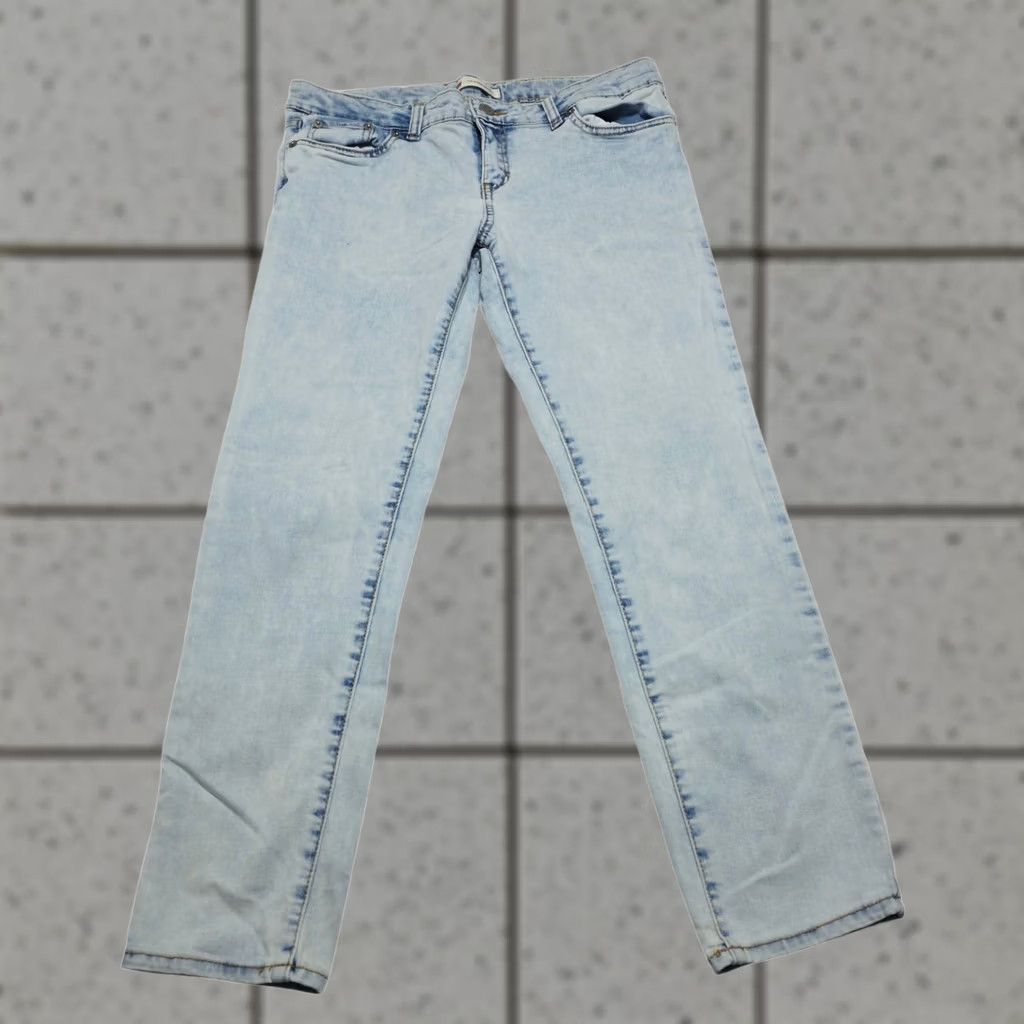 Levi's Levi's 710 Super Skinny Jeans Women’s Size 12 ½ Plus Light Wash Stretch Denim Jeans Slim 5-Pocket Zip Button Blue Mens Women Girls Size 34" / US 12 / IT 48 - 1 Thumbnail