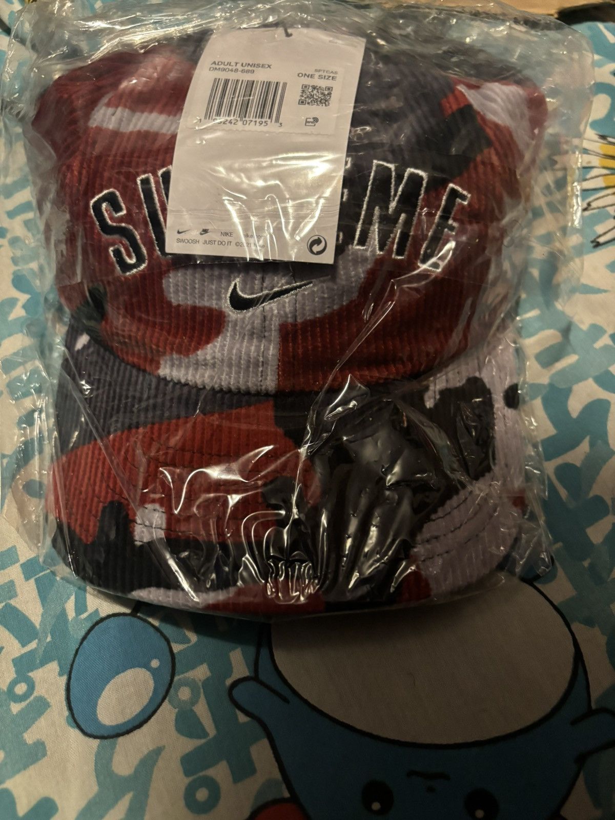 Nike × Supreme Supreme Nike Arc Corduroy 6-Panel Red Camo Size ONE SIZE - 1 Thumbnail