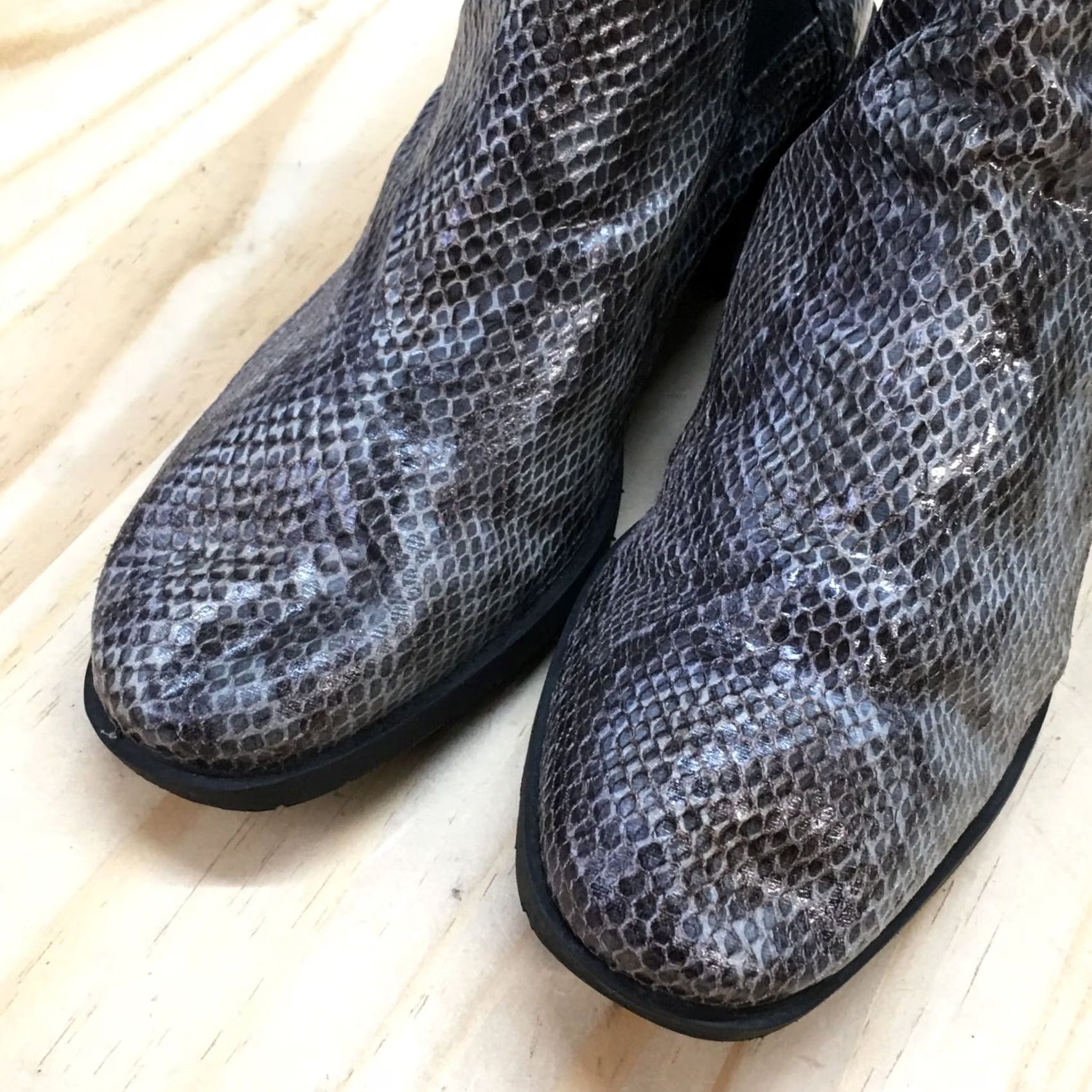 Kenneth Cole Kenneth Cole Reaction Boots Womens 8.5 Salt Chelsea Ankle Gray Faux Leather Size US 9 / IT 39 - 4 Thumbnail