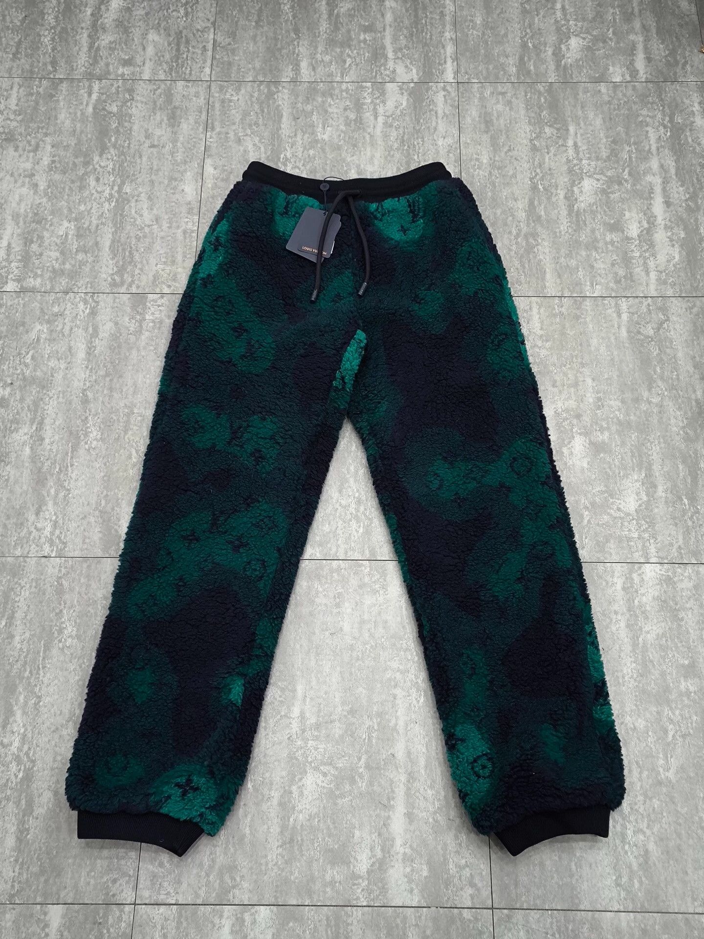 Louis Vuitton Louis Vuitton Retro Multi Sweatpants 32 Men Size US 32 / EU 48 - 1 Thumbnail