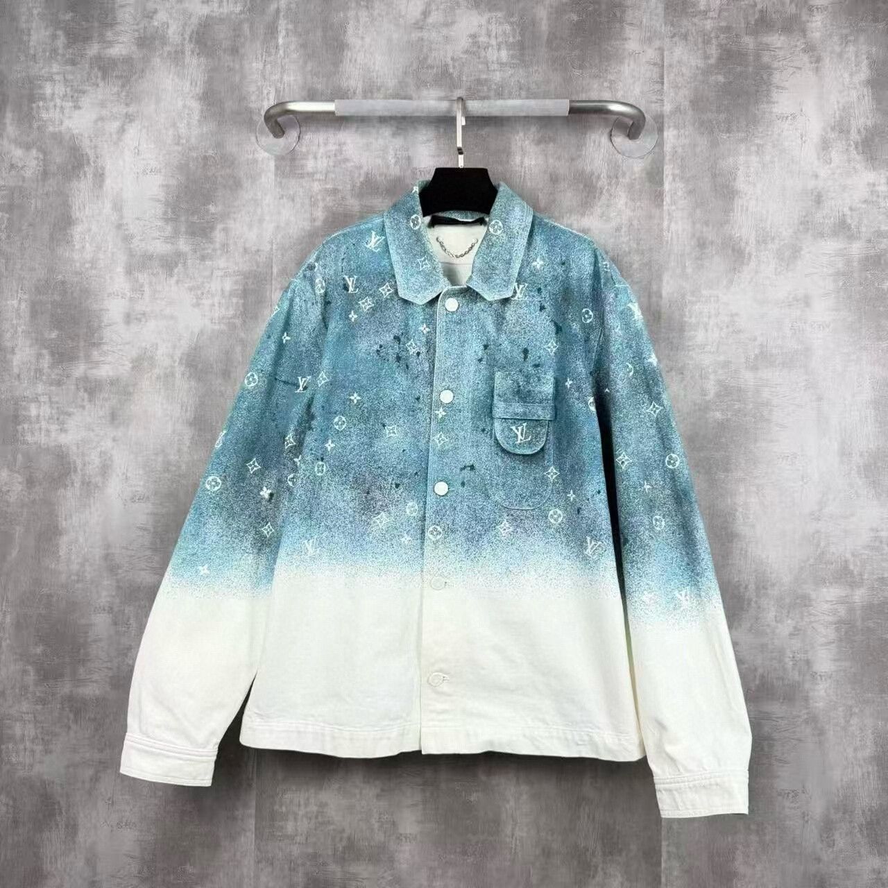 Louis Vuitton louis vuitton gradient denim jacket for men Size US XL / EU 56 / 4 - 1 Thumbnail