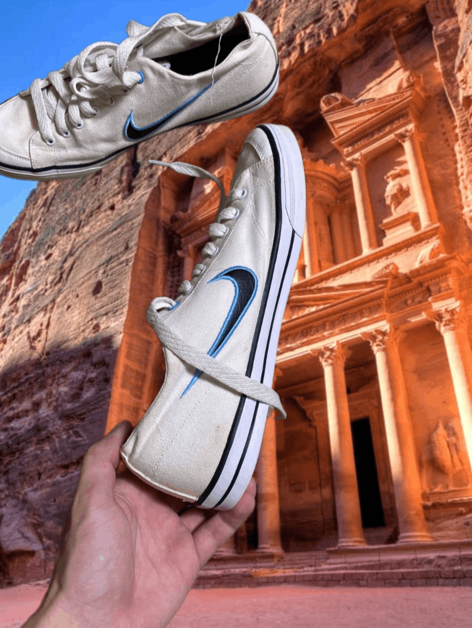 Nike Nike 9 US Men Sneakers Athletic Shoes White / Blue Capri Size US 9 / EU 42 - 1 Thumbnail