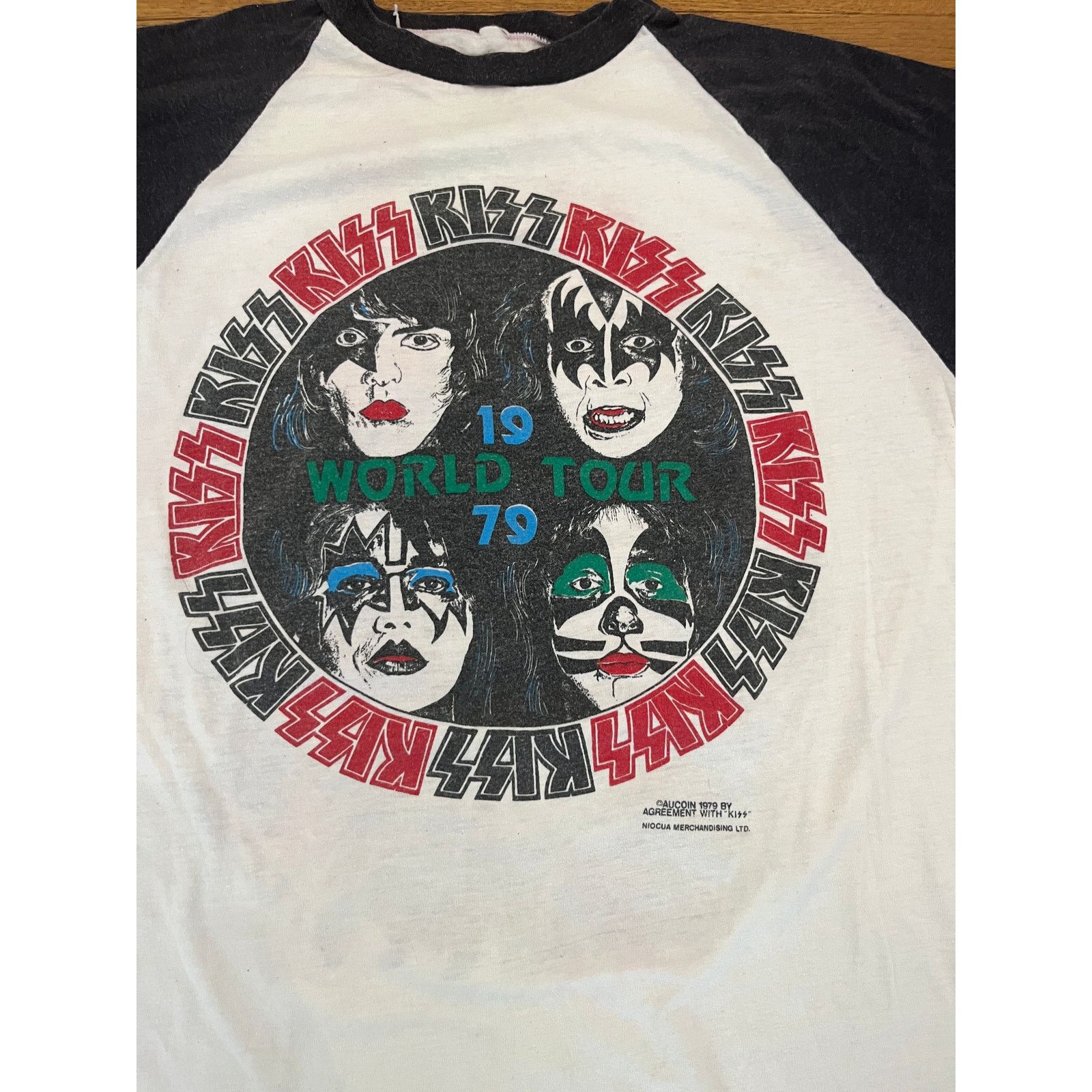 KISS AUTHENTIC 1979 KISS World Tour Dynasty Raglan Aucoin Niocua Size US M / EU 48-50 / 2 - 3 Thumbnail