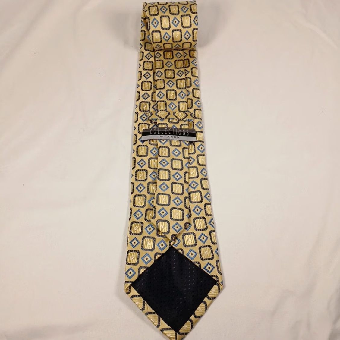 Vintage Collections By Tango Mens Necktie Gold Geometric Pattern Silk 3.75" x 59" Classic 100% Silk Necktie Men Size ONE SIZE - 3 Thumbnail