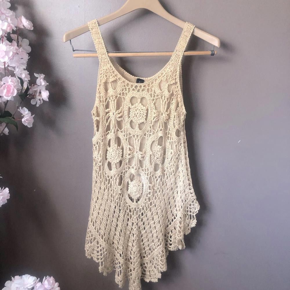 Knitted embroidered top shirt nude.