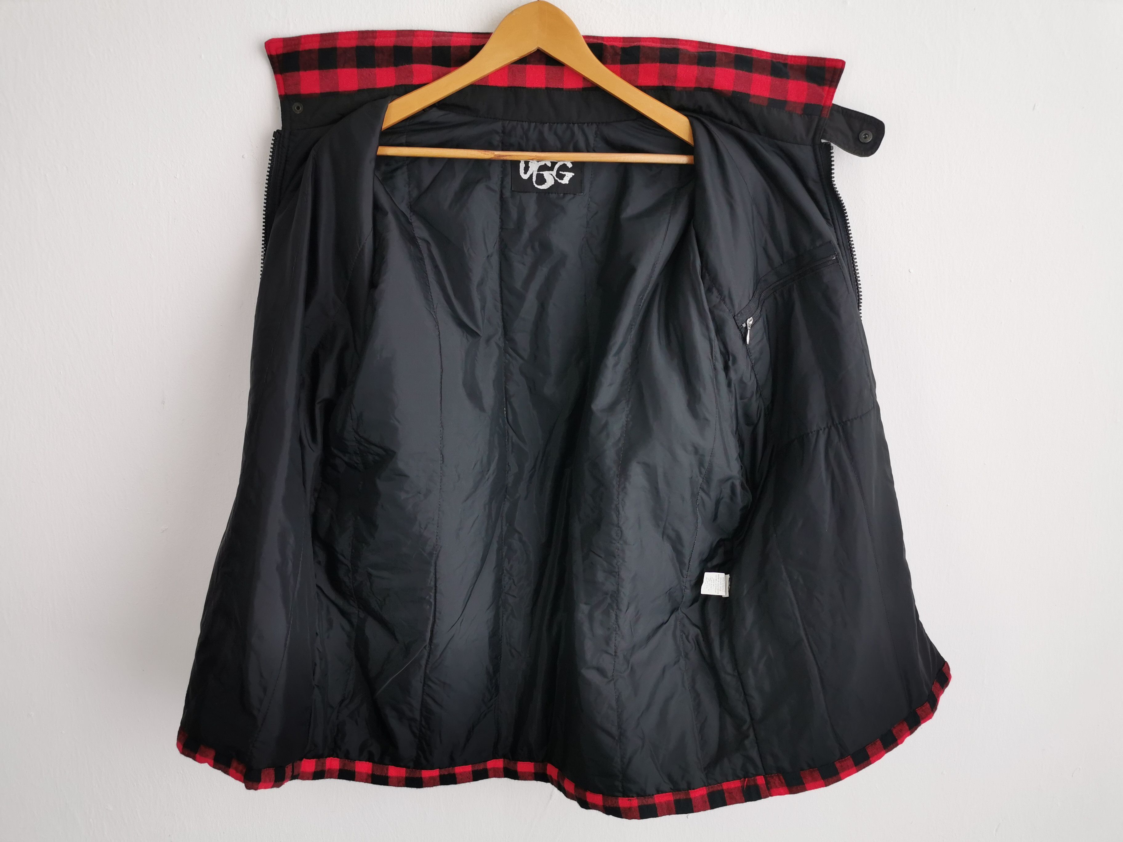 Ugg Vintage UGG Windbreaker Nylon Jacket Made In USA Size L Size US L / EU 52-54 / 3 - 4 Thumbnail