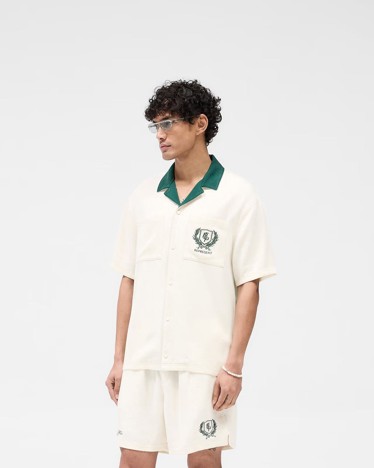 Represent Clo. o1mle1125 Crest Shirt in White Size US XL / EU 56 / 4 - 4 Thumbnail