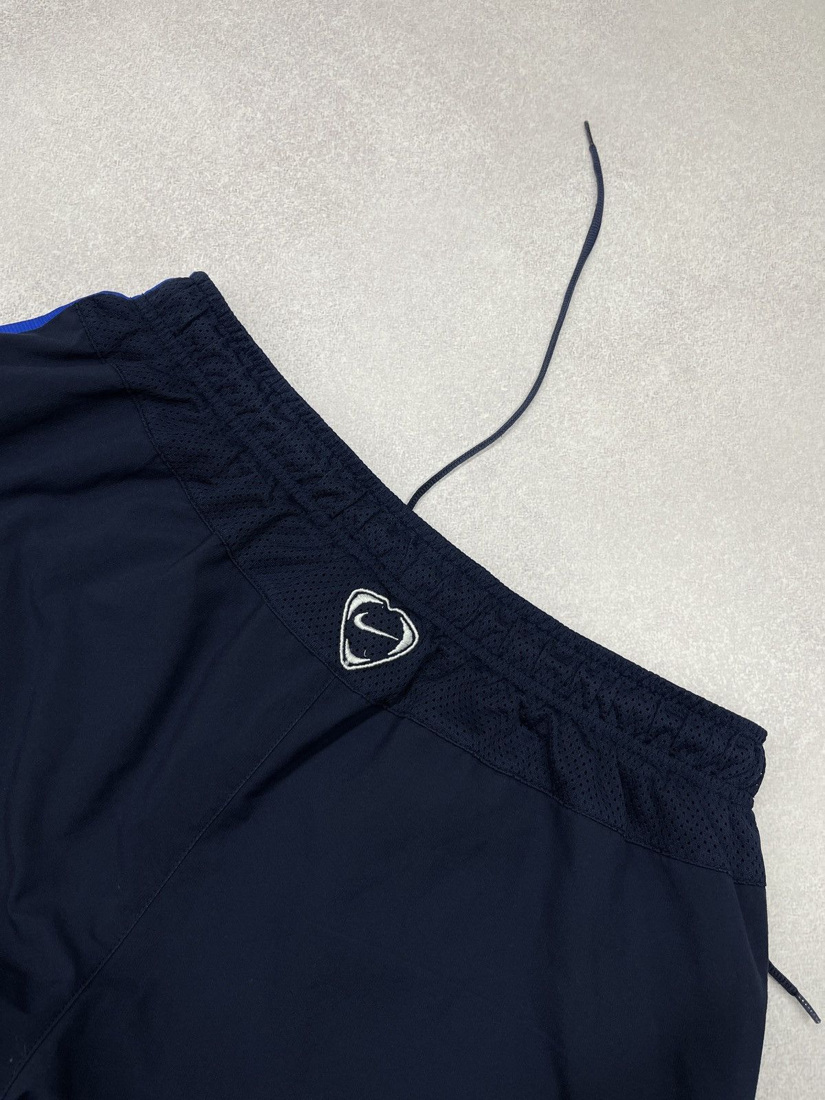 Nike Vintage Nike Nylon Sweatpants Navy Drill Y2K ACG TN Size US 34 / EU 50 - 8 Thumbnail