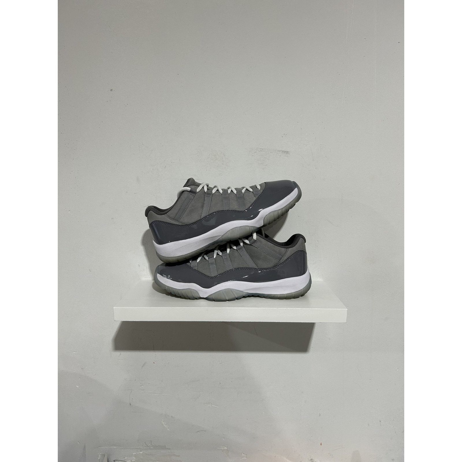 Jordan Brand JORDAN 11 LOW COOL GREY SIZE 10 PREOWNED Size US 10 / EU 43 - 1 Thumbnail