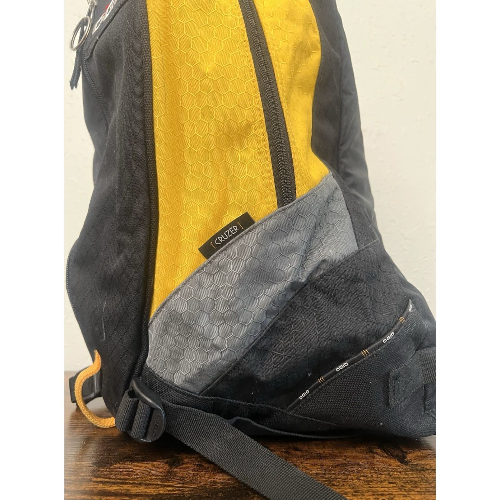 Vintage VINTAGE Ogio Cruzer Backpack Padded Moto Commuter School Work Travel POD Series Unisex Adults Yellow Backpack Size ONE SIZE - 3 Thumbnail