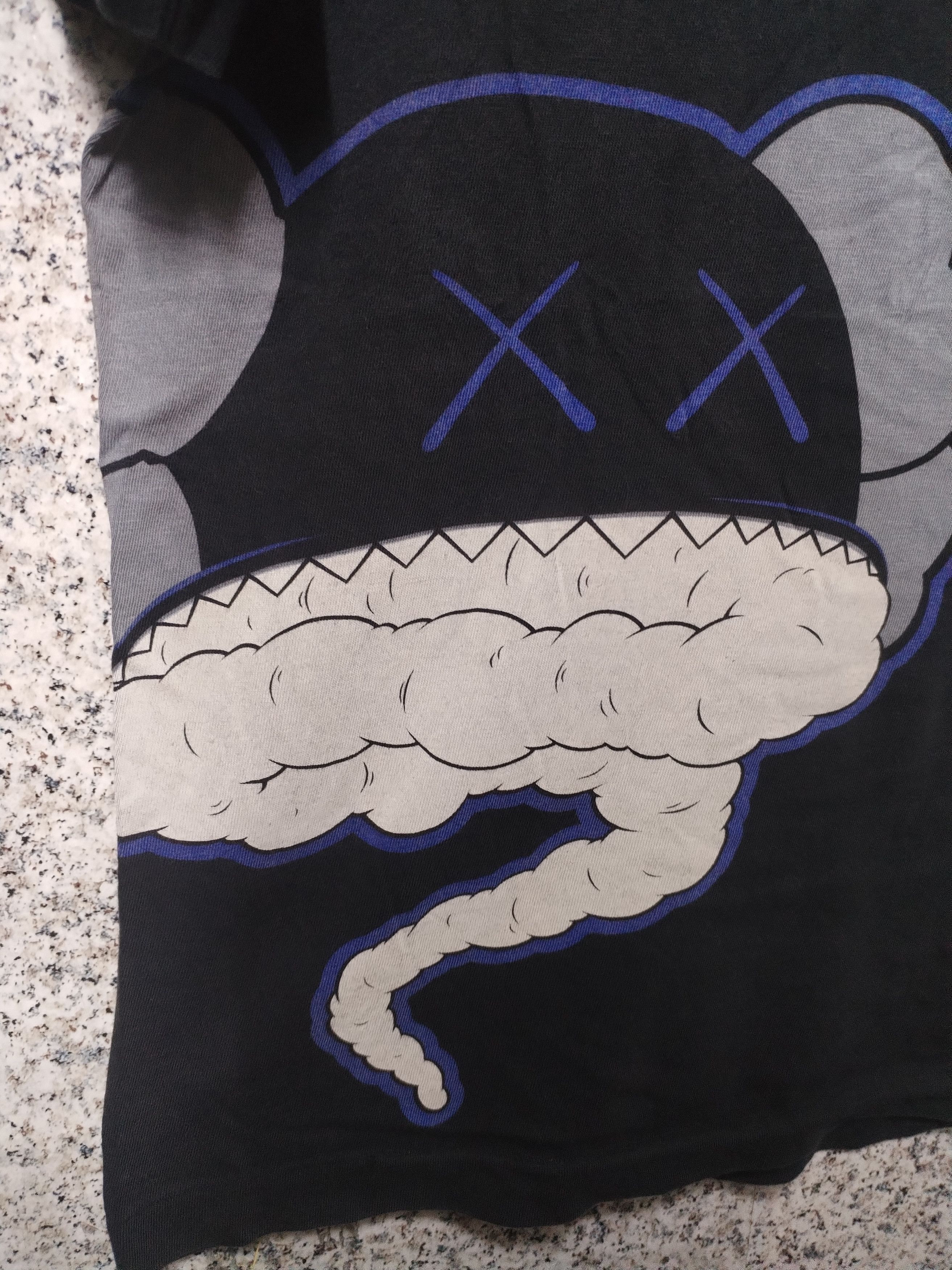 Japanese Brand VINTAGE KAWS VERY RARE Size US M / EU 48-50 / 2 - 3 Thumbnail