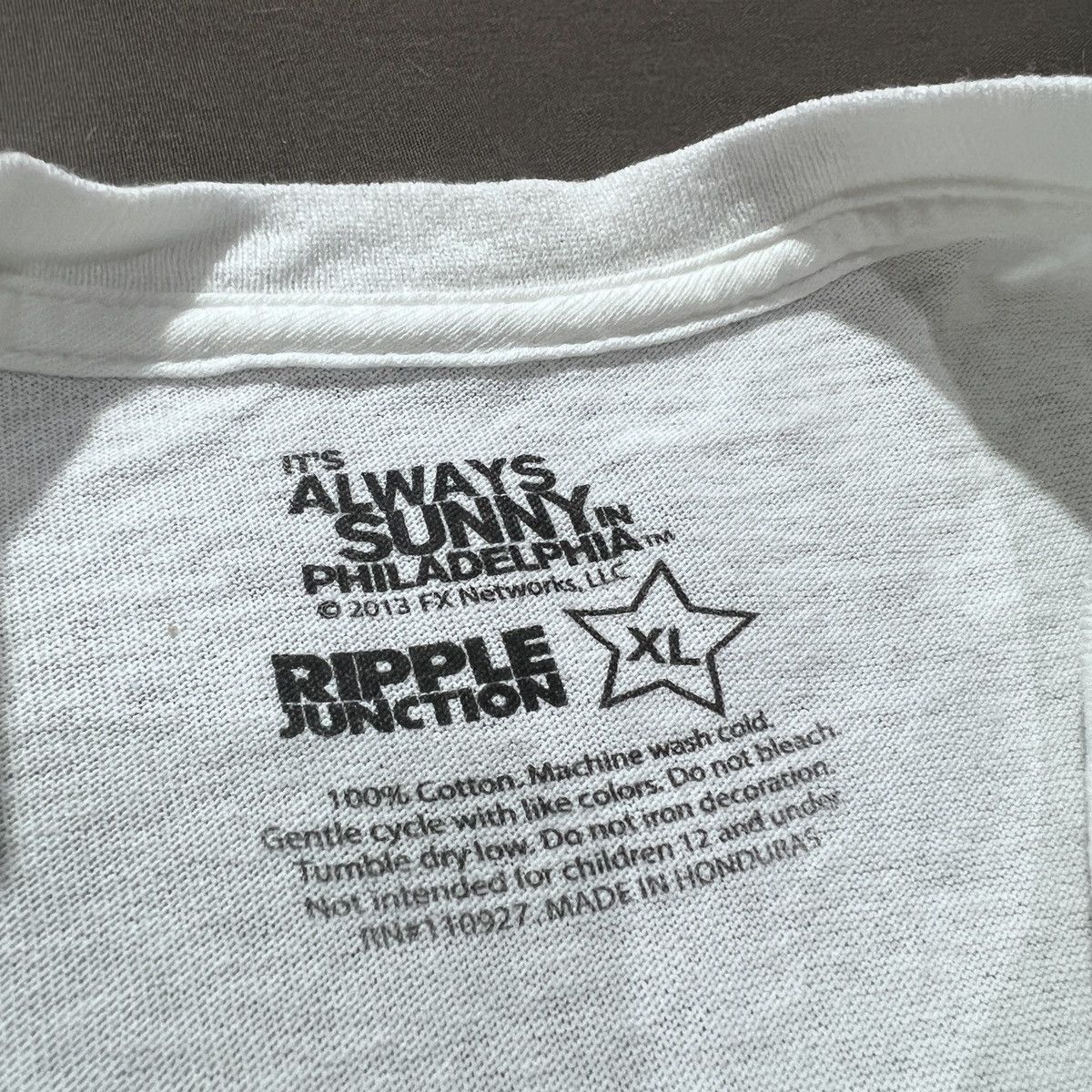 Other Y2K IASIP It's Always Sunny in Philadelphia Sitcom Tee XL Size US XL / EU 56 / 4 - 3 Thumbnail
