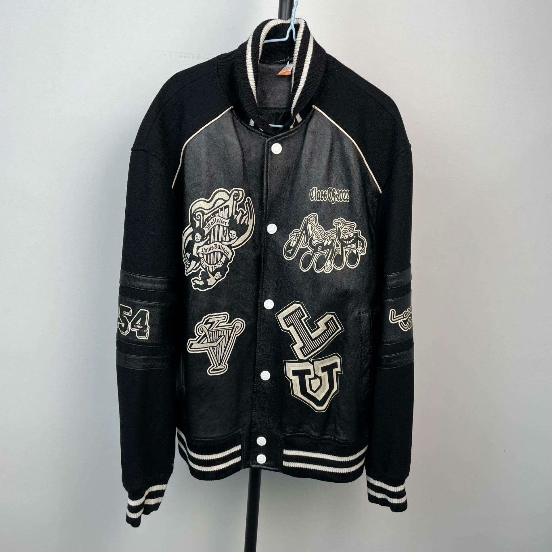 Louis Vuitton Louis Vuitton Black Light Jacket 3XL Men Size US XS / EU 42 / 0 - 1 Thumbnail