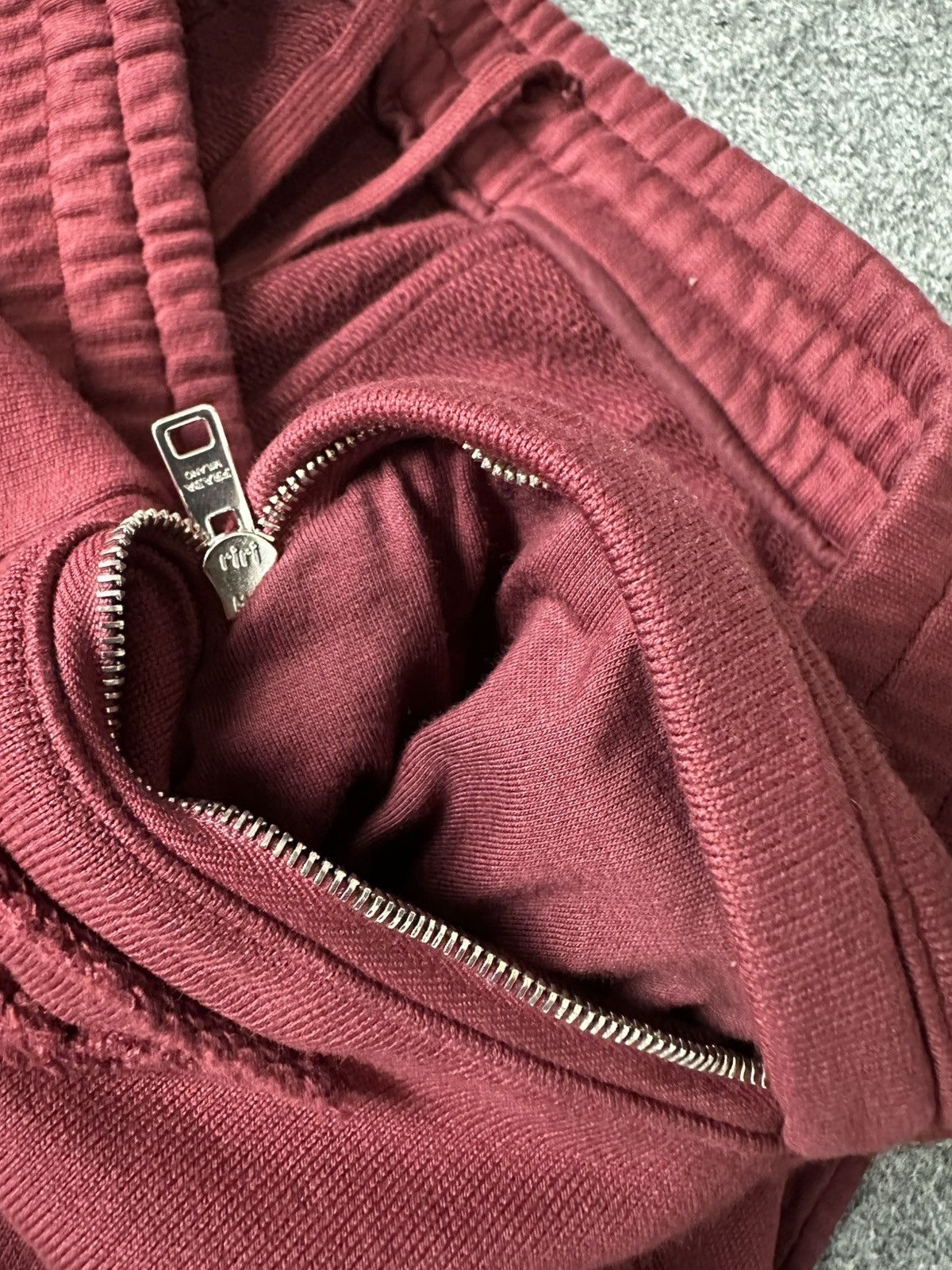 Prada Prada - S/S21 Burgundy Triangle Logo - Sweat Shorts Size US 32 / EU 48 - 9 Thumbnail