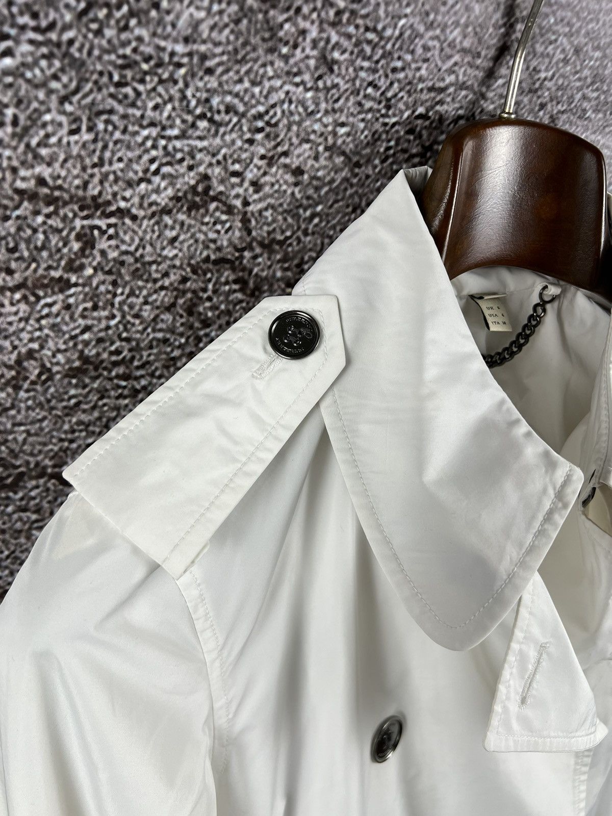 Burberry × Designer Burberry London women’s short Trench Coat double breasted Size XS / US 0-2 / IT 36-38 - 13 Thumbnail