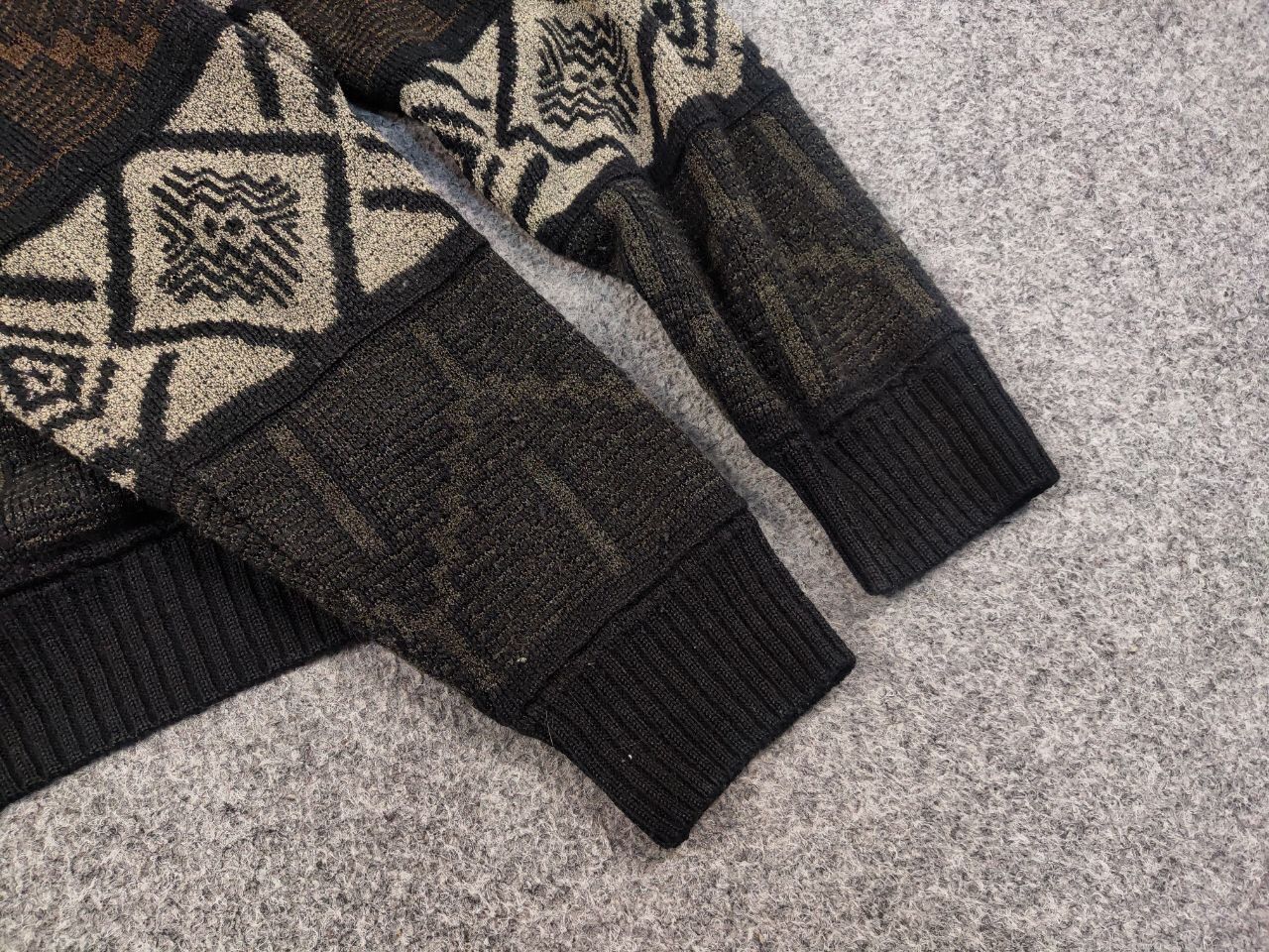 Japanese Brand Vintage 90's Japanese Style Knit Art Dark Pattern Cardigan Size US M / EU 48-50 / 2 - 13 Thumbnail