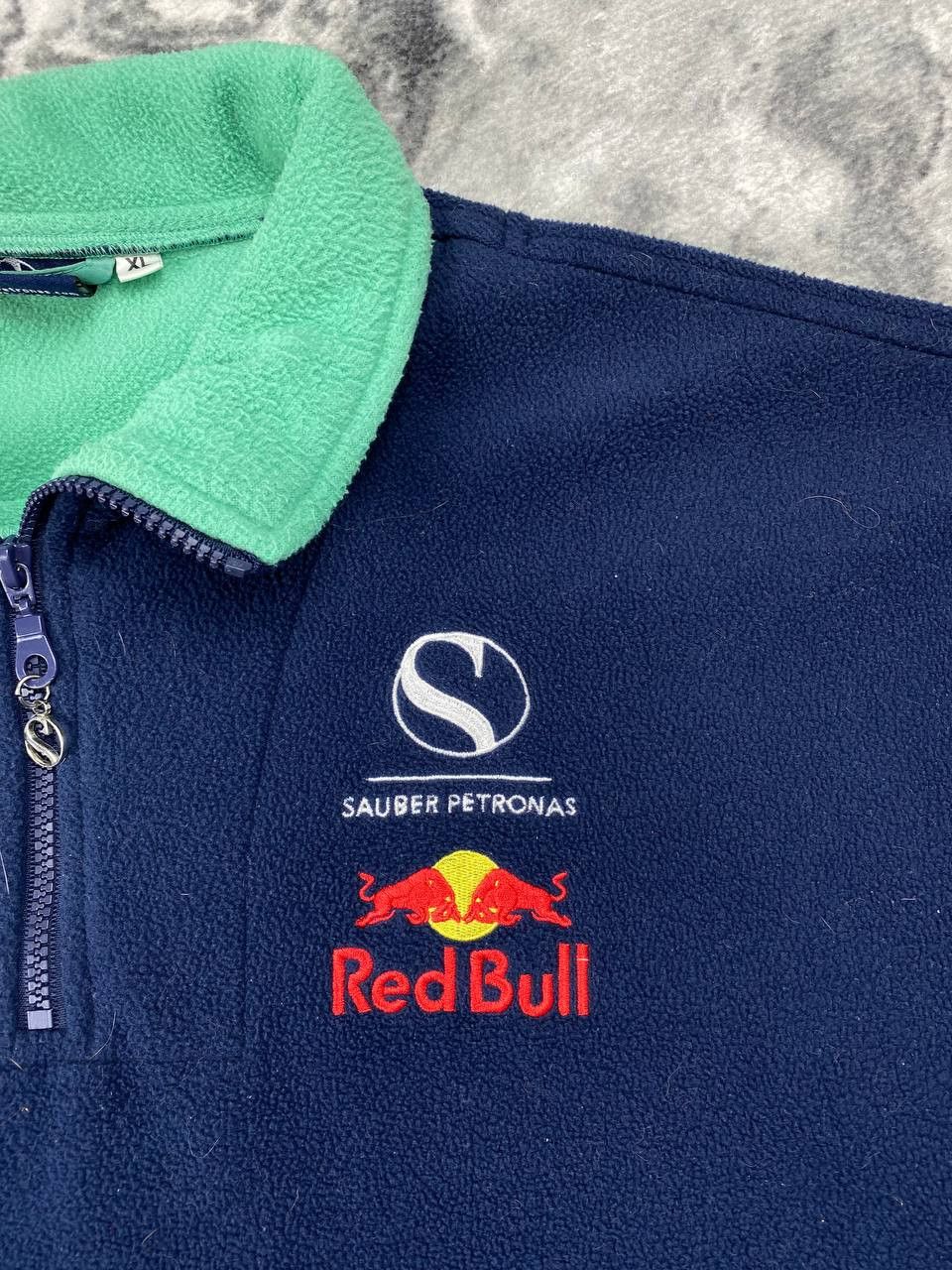 Red Bull Vintage Red Bull Sauber Petronas Formula 1 Fleece Jacket Size US XL / EU 56 / 4 - 4 Thumbnail