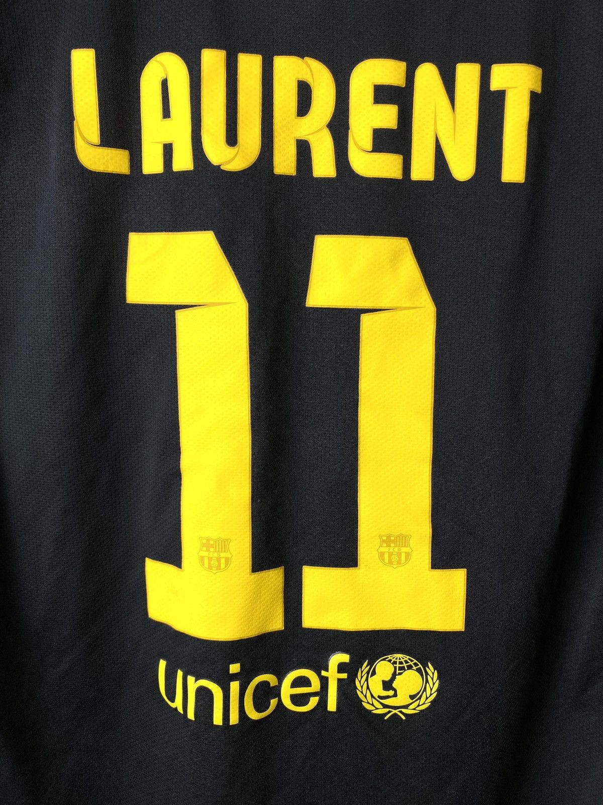 Nike Vintage Nike Barcelona Laurent Soccer Jersey T Shirt Size US S / EU 44-46 / 1 - 9 Thumbnail
