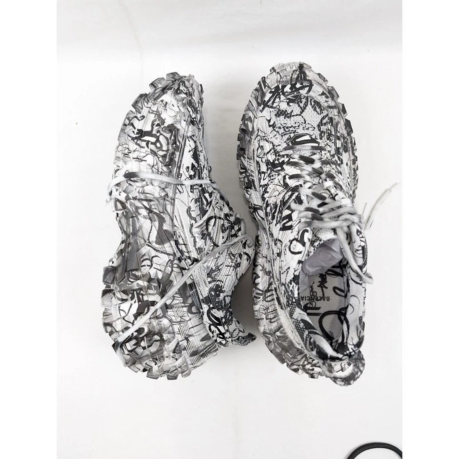 Balenciaga o1rshd1 Q:2 / Bouncer Extreme Graffiti Print in White/Black Size US 11 / EU 44 - 19 Thumbnail