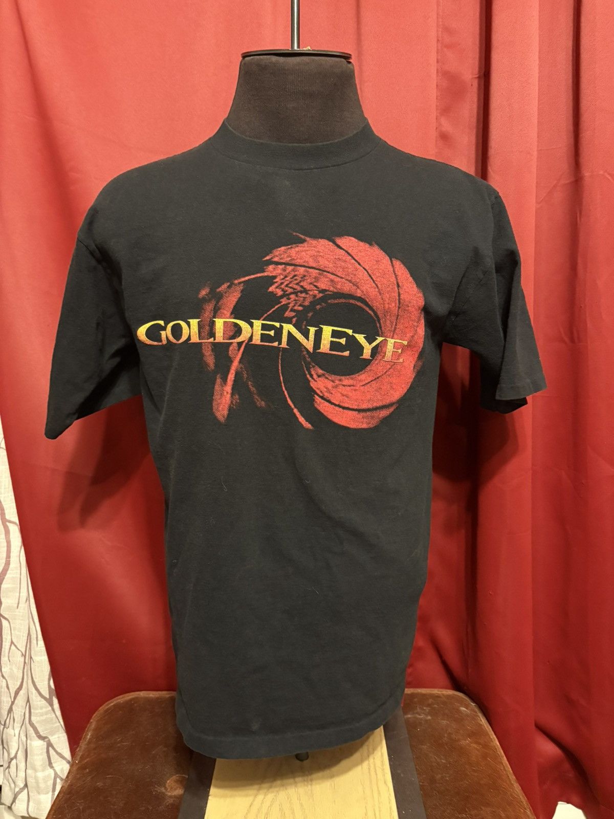 Vintage Vintage 007 Golden Eye Tshirt 90’s Movie Video Game Grail Size US L / EU 52-54 / 3 - 1 Thumbnail