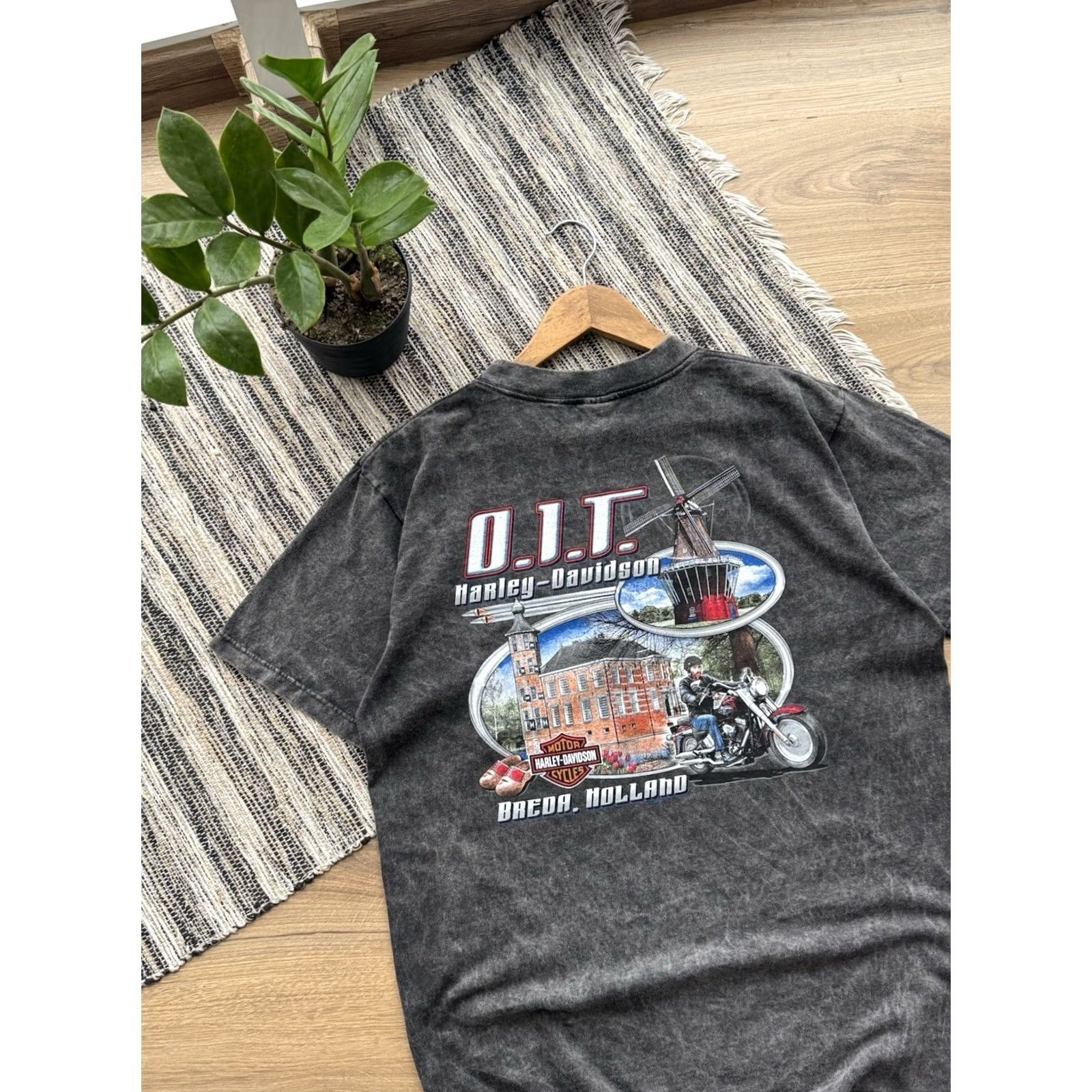 Harley Davidson VINTAGE Harley-Davidson T-Shirt Gray Size M Men Harley-Davidson 3d Emblem Biker USA Streetwear 80s 90s Cartoon Classic Size US M / EU 48-50 / 2 - 4 Thumbnail
