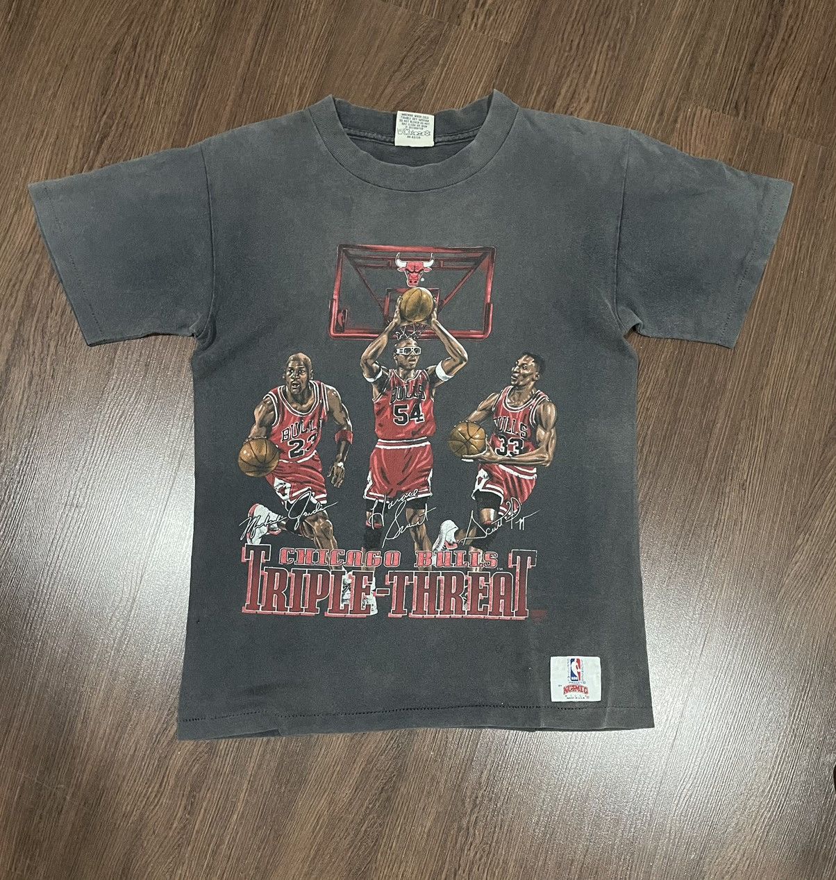NBA × Vintage Distressed Chicago Bulls Triple Threar Michael Jordan Tee Size US M / EU 48-50 / 2 - 25 Thumbnail