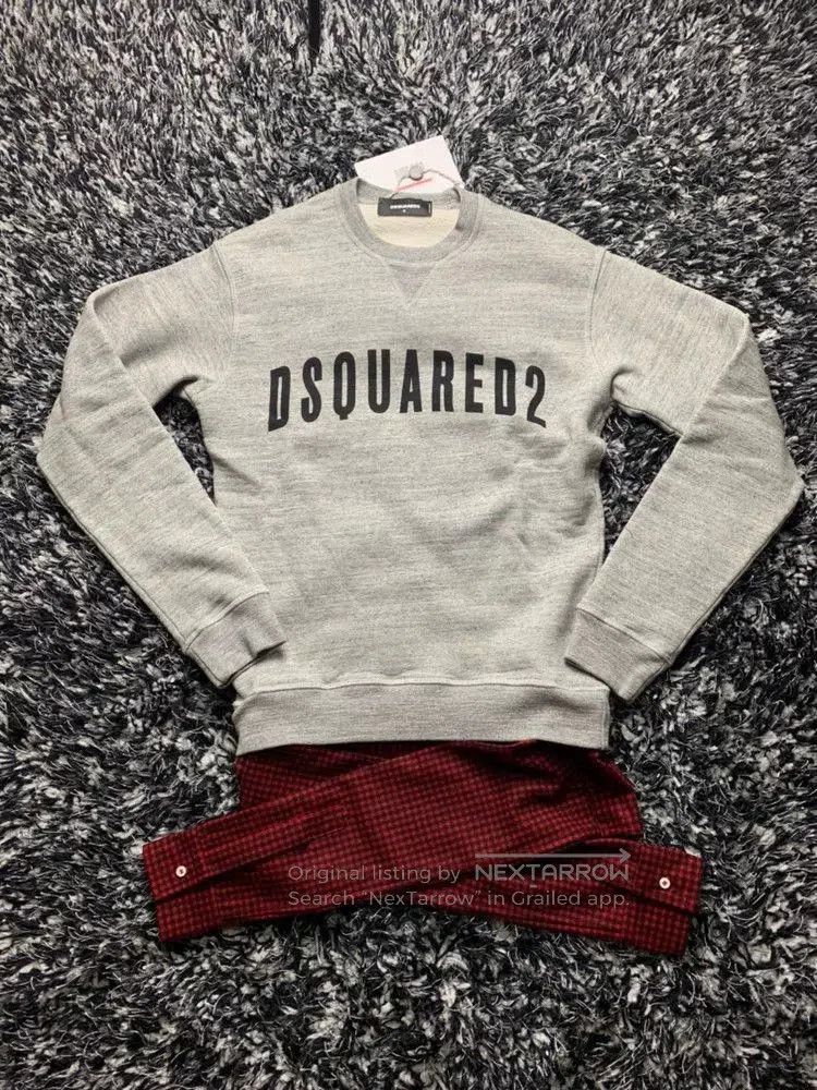 dsquared2 fleece sweatshirt with removable collar.